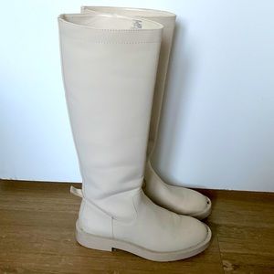 Zara Rubberized rain boot